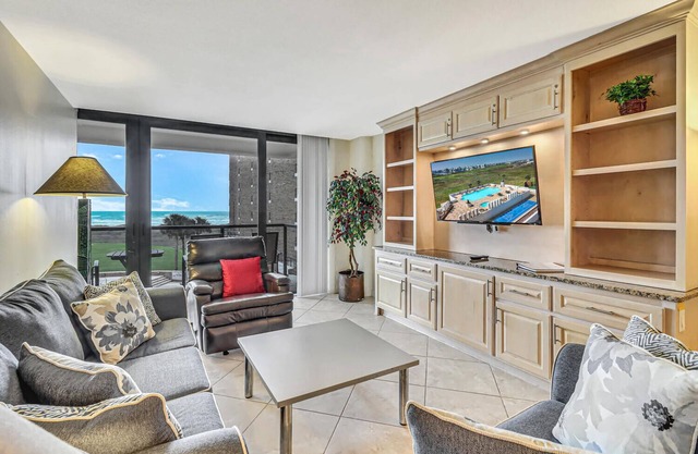 Serene Ocean View Relaxing Ocean Sounds in This 2 Bedroom 2 Bath