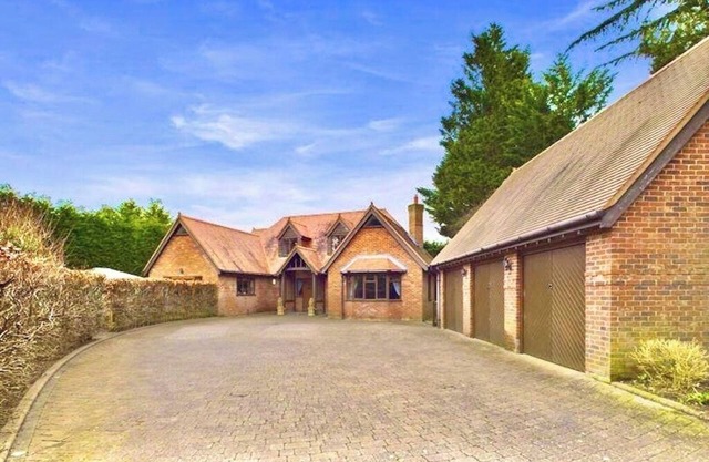 Serene Retreat - Hot Tub - Pool Table - Near New Forest and Beach - Sleeps 12
