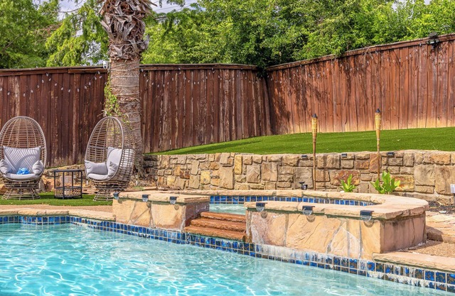 Serene Retreat with Heated Pool, Hot Tub, Sauna - Just 15 Minutes to Airport!
