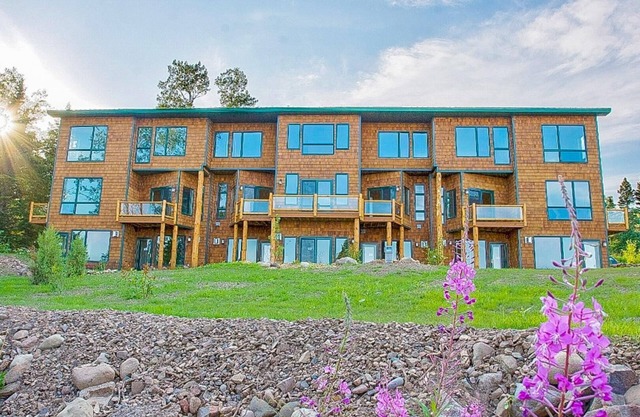 Serene Superior Stay on the North Shore of Lake Superior!