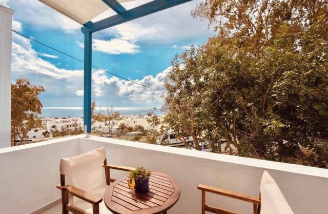 Serenite Santorini 2 Bd Getaway and Stunning Sea View