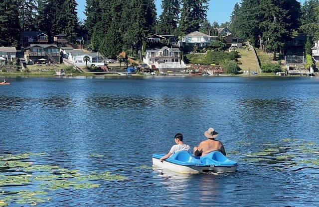 "Serenity" Lakefront Apartment with access to watercraft and fun