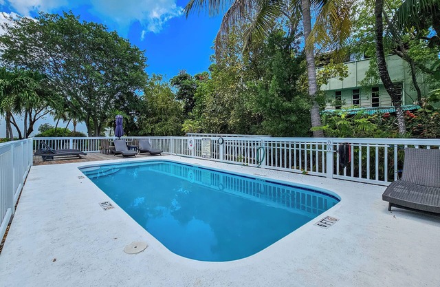 Serenity Retreat- 2/2 townhouse with pool and dock