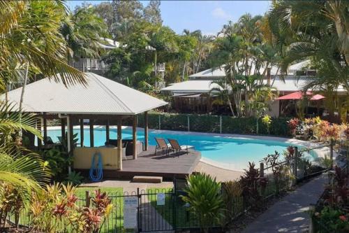 Serenity style and space in tropical surrounds