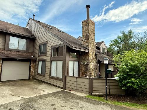 Seven Springs Hideaway Ski In and Out Pet Friendly