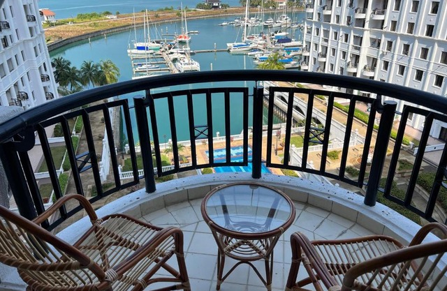 Sevenseas Marina Crescent