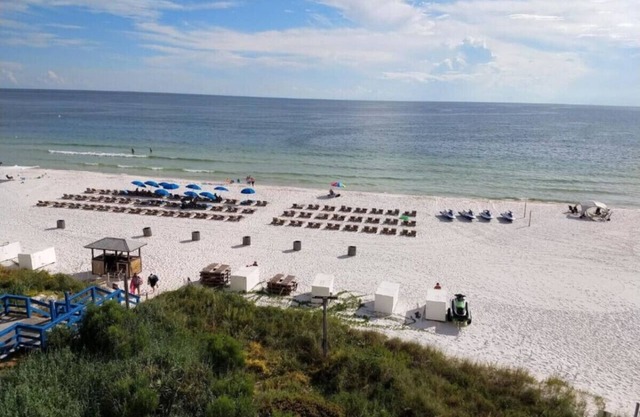 Seychelles 4th floor beach front with wi-fi Free beach service 10% WEEKLY DISCOUNT