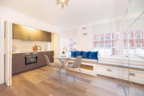 SG, Boutique Mayfair Central London Apartment