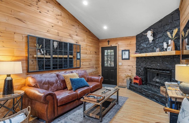 Shadows Nest - Unique, Modern Rustic Design Holiday Home