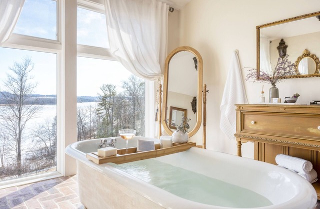 Shakespeare on the Hudson by AvantStay | Two Home Buyout on the Hudson River