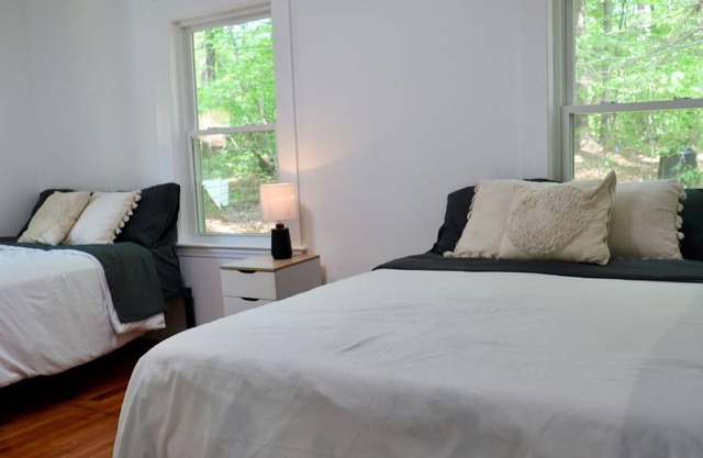 Shangri-La: Cozy Cottage Cabin A lovely cabin nestled amidst breathtaking nature