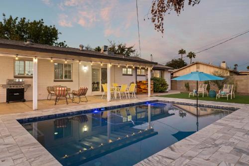 Shangri La Home - Boho Chic with Patio Pool & Grille