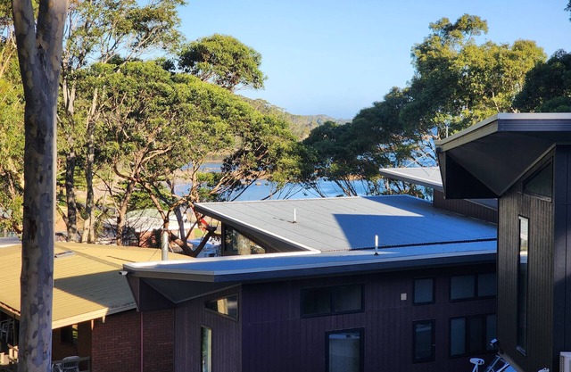 Shell Cottage: Spacious Family Accommodation 2 min Walk to Beach & Ocean views