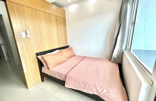 Shell Residences C1 with Balcony facing Pool, Pasay City