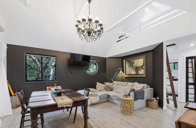 Shellies on the Beach Little House - 2BR Absolute Beachfront with Outdoor Bath