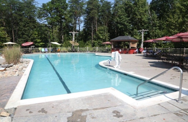 Shenandoah Crossing™ - Spacious 1 Bedroom Yurt