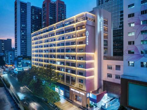 Shenzhen Futian Huaqiangbei Pedestrian Street Atour Hotel