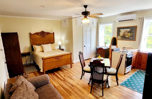 Shepards Suite in the historic Manor House!