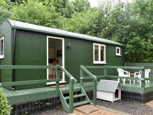 Shepherds Hut 3 At Laddingford - Uk32532