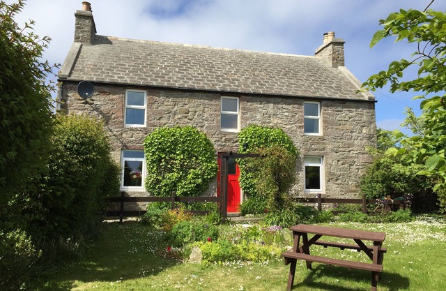 Sherwood Cottage: Traditional 2 bedroom stone cottage in Burray village, Orkney.