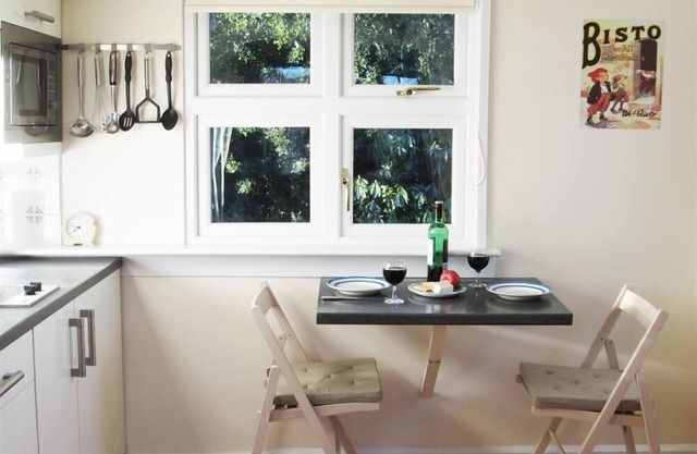 Shieling Beag - an apartment that sleeps 2 guests in 1 bedroom
