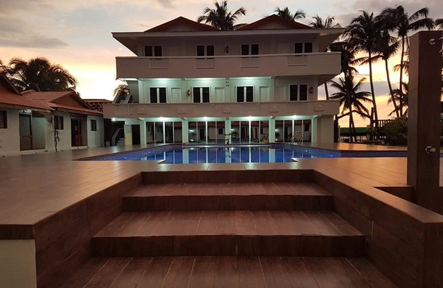 Shoreland Beach Resort by Cocotel