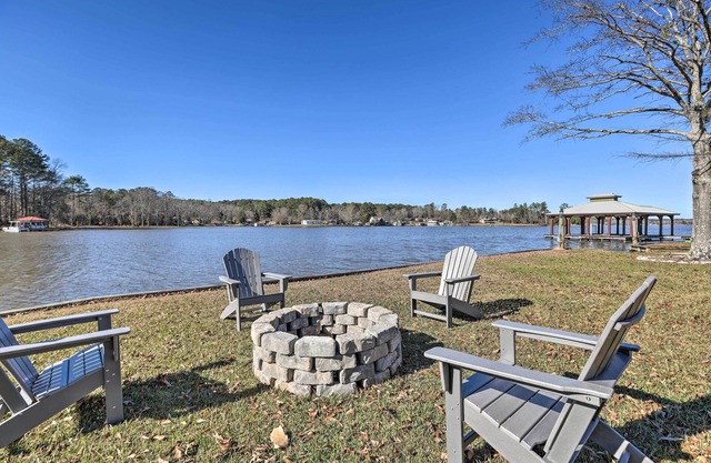 Shoreline Home w/Boat Dock & Fire Pit in Shelby!