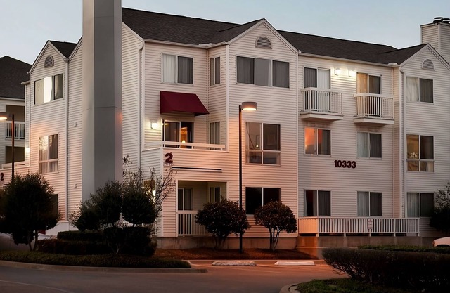 Short Drive to Dallas Love Field Airport and The Galleria Dallas! FREE Parking!