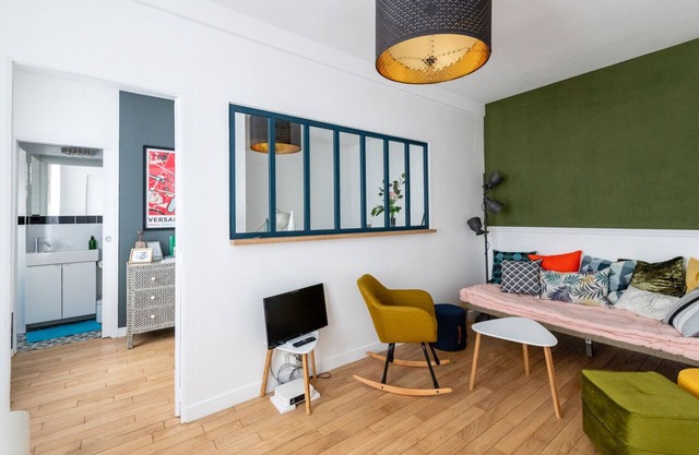 Short/long stay - 2 Rooms + Kitchen + bathroom. Totally renovated