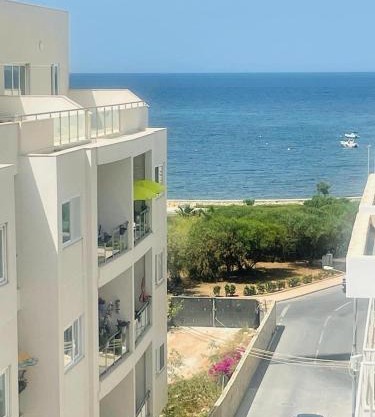 Side-seaview apartment near beach and close to St. Julians