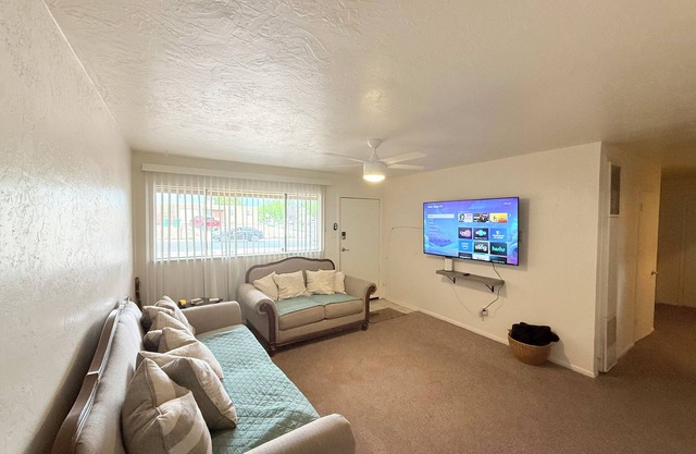 Sierra Vista Hideaway! Pets! Near Mall + Free Dinner!