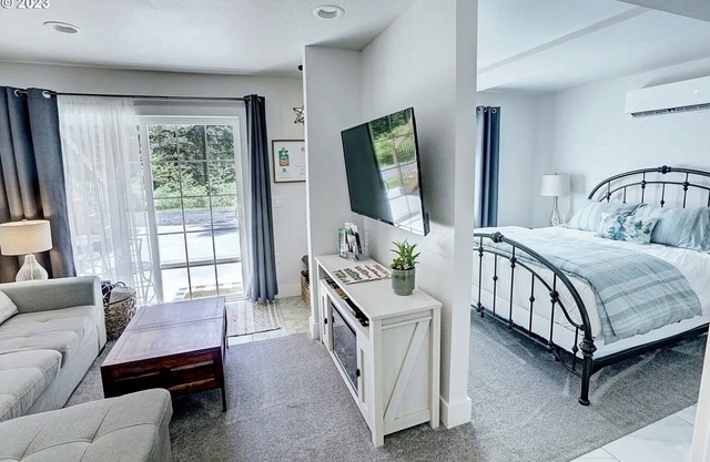 Silver Falls Luxury Studio-1/2 mi from Silver Falls