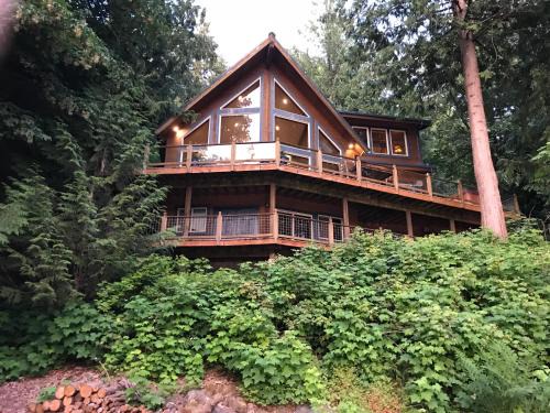 Silver Lake 7 - Unsurpassed lakefront views from this spectacular pet-friendly
