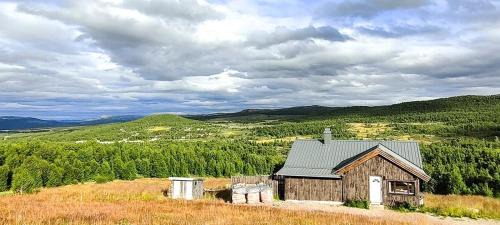 Simple Cabin Life In This Nature Cabin