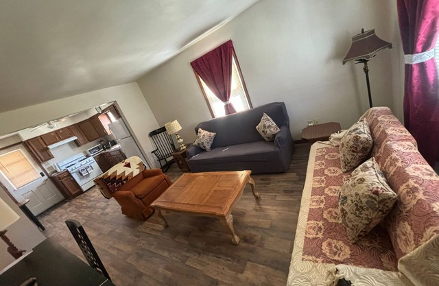 "Simple Stay" Conveniently located to everything!