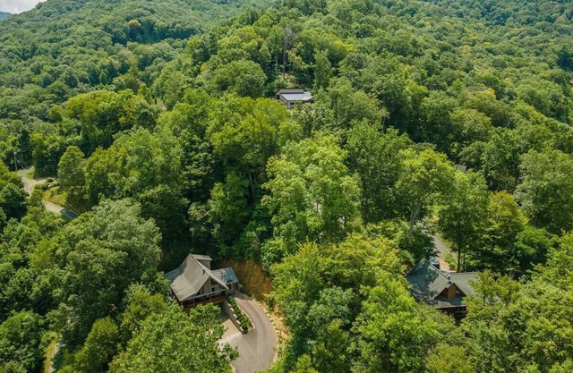 Simply Magical. River Access, Hot tub, Game room