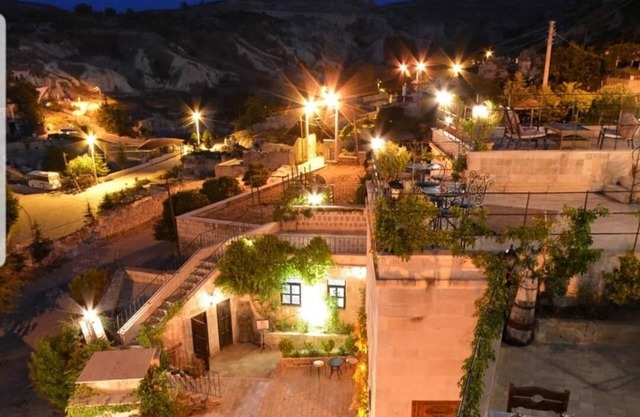 Sinasos Palace Cave Hotel