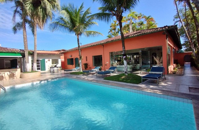 Single-storey house less than 500 meters from the beach