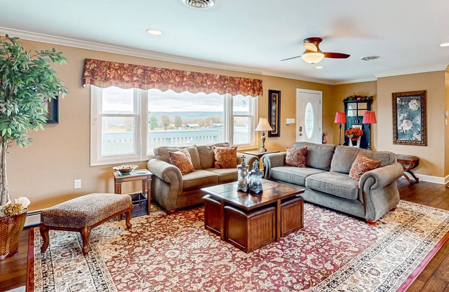 Single-level dog-friendly home with amazing views & a washer/dryer on 14 acres