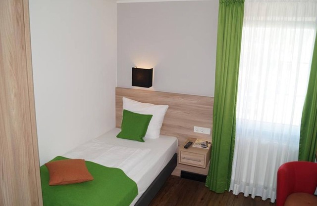 Single Room, Shower, Toilet - Das Crass: Wein-Wirtschaft-Hotel