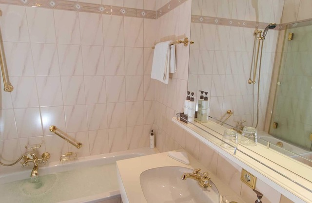Single Room with Balcony - Hotel Kristberg
