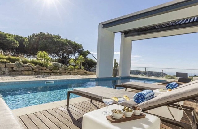 SINTRA BEACH HOUSE, Sintra-Cascais Park with Heated Pool. Long term rates.