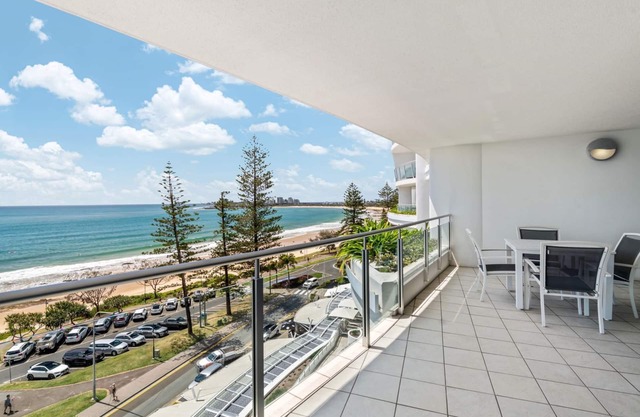 Sirocco 702 superbe contemporay apartment on the 7th Floor, with ocean views