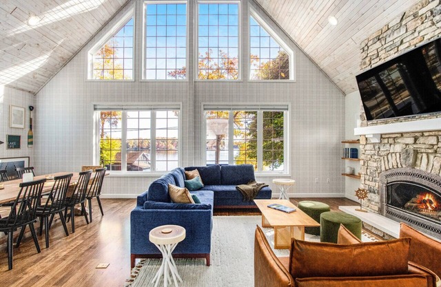 Sister Lakes 7 bedroom with Game room, Hot tub, Basketball and amazing views