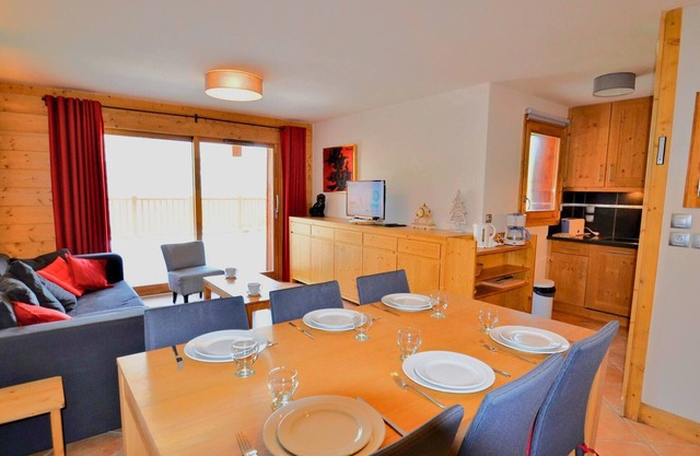 Ski-In/Ski-Out Apartment with Terrace and Modern Amenities in St Martin de Belleville