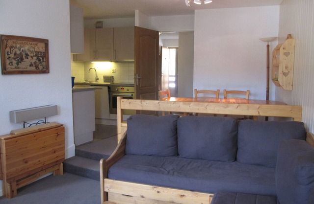 Ski in/ski out apartment - Sleeps 4 to 6 - Domaine La Tania Courchevel