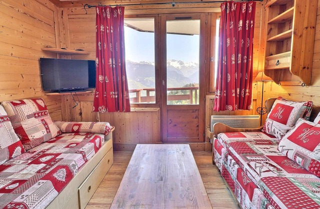 Ski-in/Ski-out Apartment at La Tania, 2BR, Sleeps 4, East Balcony, Courchevel