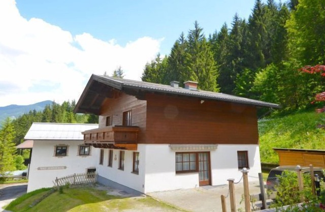 Ski-in/Ski-out Chalet Kriekels - spacious chalet in Austrian style; 150 m to the skilift Schmitten