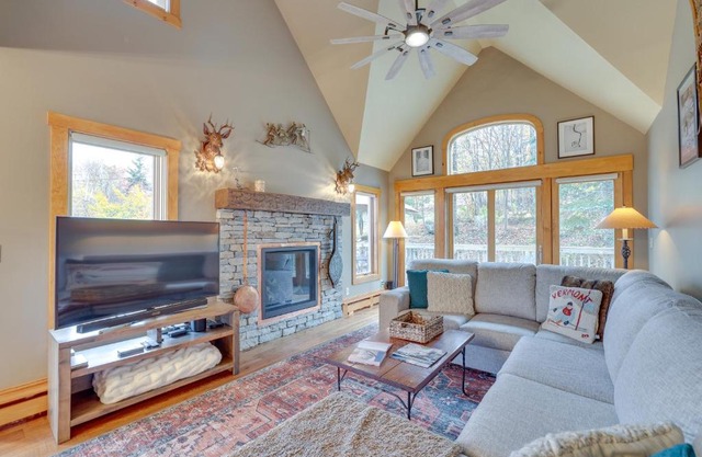 Ski-InandSki-Out with Sauna in Jay Ski Peak Resort!