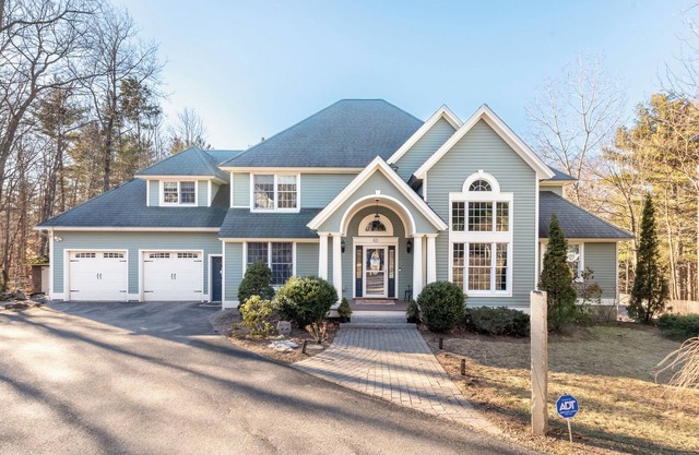 Ski-Snowmobile-Hike-Boat-Swim-Fall Foliage-Concerts: Large home, 3 levels of FUN